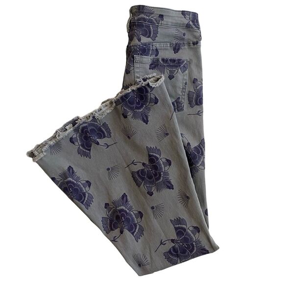 Free People We The Free Floral Print Bell Bottom Jeans Gray Size 24 - Picture 3 of 9
